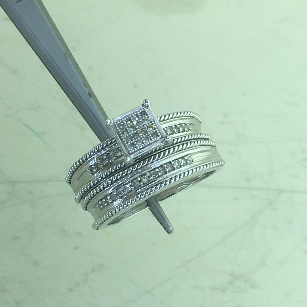 His & Her 10K W Gold Diamond Engagement Bridal Set - Picture 5 of 8